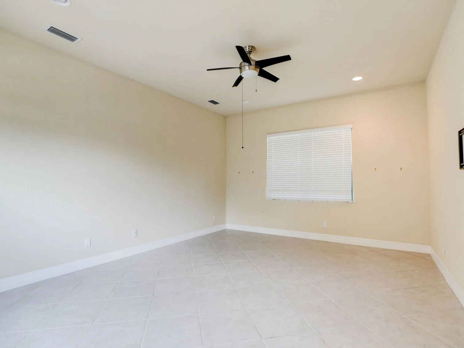 Fort Myers Marina Bay, Estate Online Auction — auction photograph 82