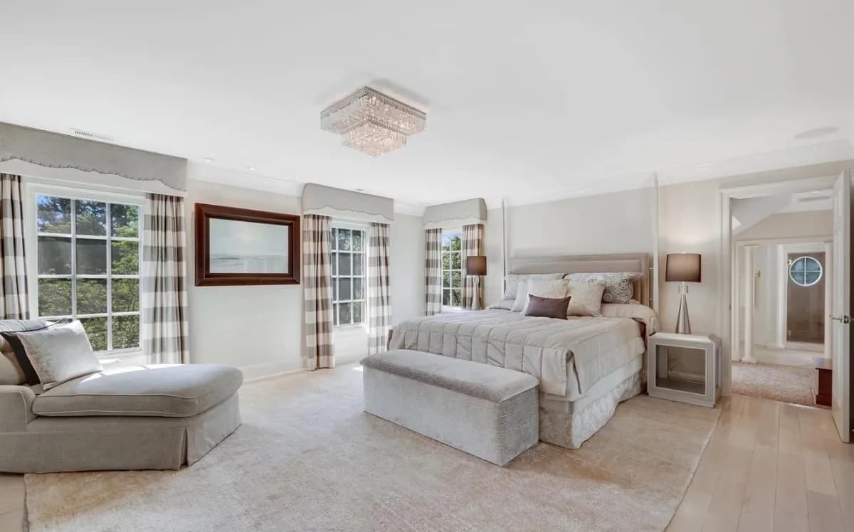 Downsizing: $2.4 Million Great Falls 6,500 SF Mansion Auction — auction photograph 2