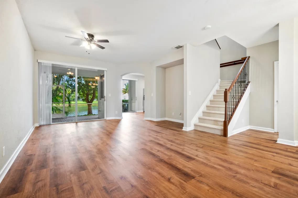 Thousand Oaks Townhouse Riviera Beach, Online Auction, Palm Beach County — auction photograph 4