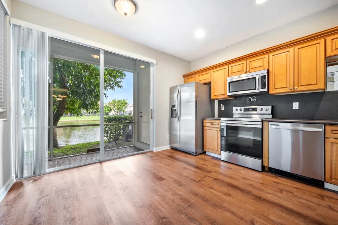 Thousand Oaks Townhouse Riviera Beach, Online Auction, Palm Beach County — auction photograph 8