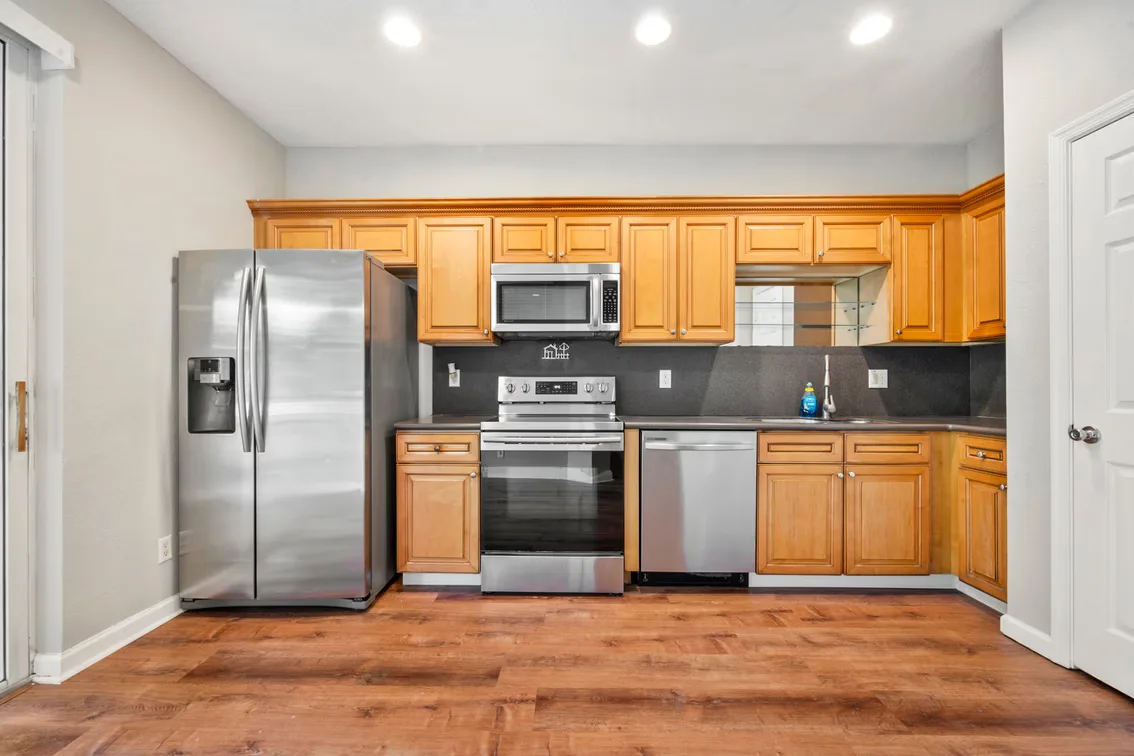 Thousand Oaks Townhouse Riviera Beach, Online Auction, Palm Beach County — auction photograph 11