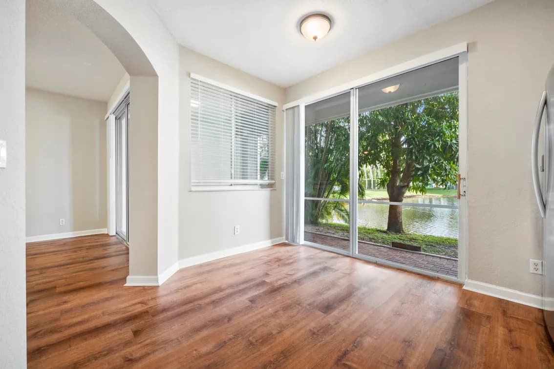 Thousand Oaks Townhouse Riviera Beach, Online Auction, Palm Beach County — auction photograph 12