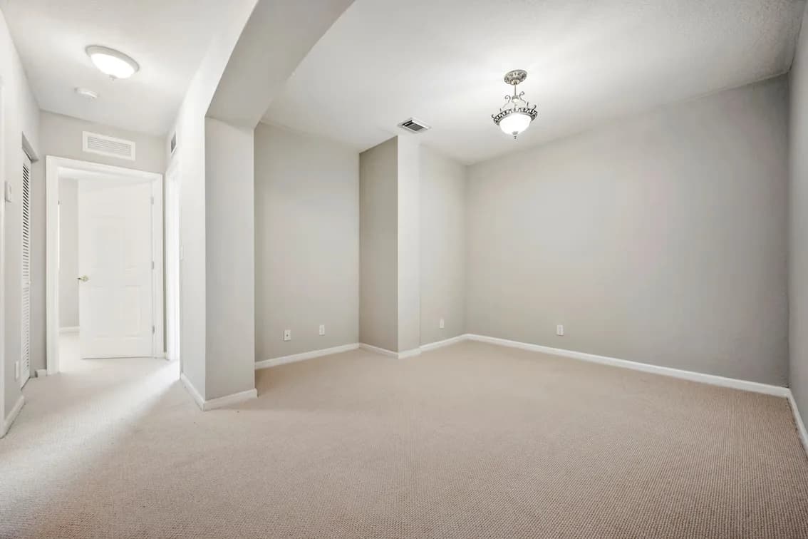 Thousand Oaks Townhouse Riviera Beach, Online Auction, Palm Beach County — auction photograph 16