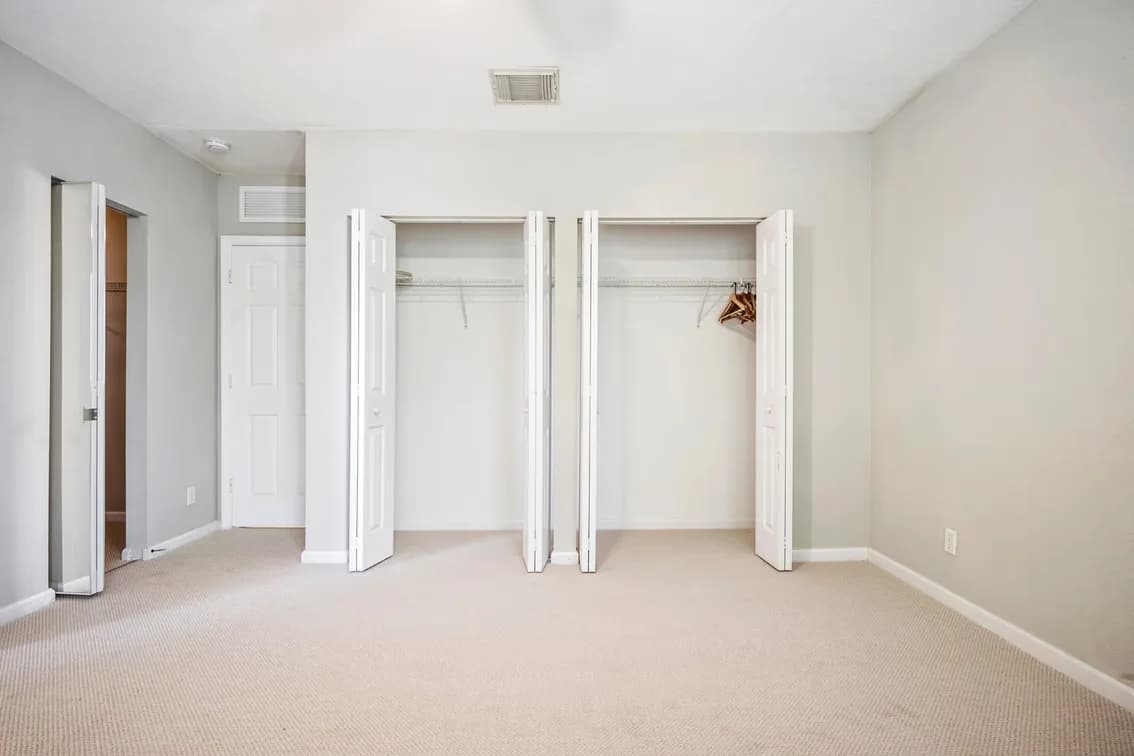Thousand Oaks Townhouse Riviera Beach, Online Auction, Palm Beach County — auction photograph 25