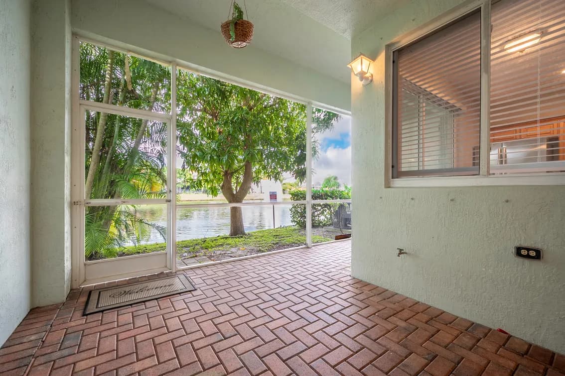 Thousand Oaks Townhouse Riviera Beach, Online Auction, Palm Beach County — auction photograph 31