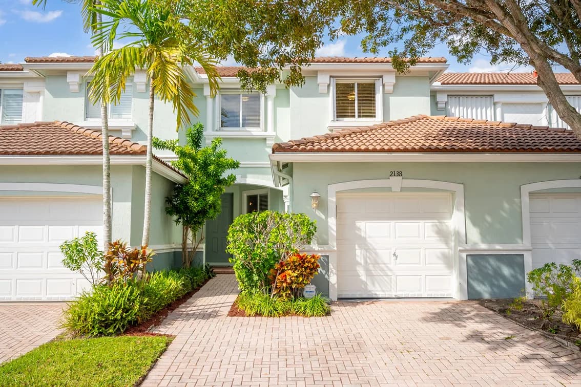 Thousand Oaks Townhouse Riviera Beach, Online Auction, Palm Beach County — auction photograph 42