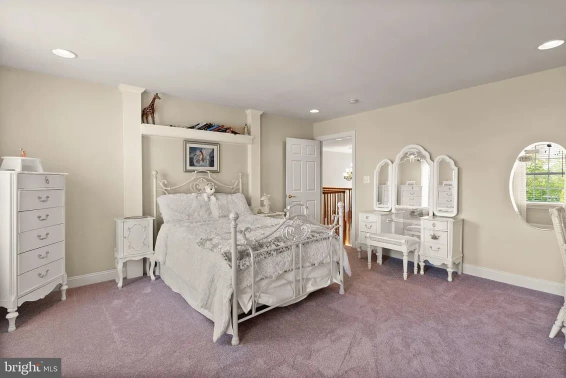 Loudoun $1.45 Mil Mansion Downsizing Online Auction — auction photograph 11
