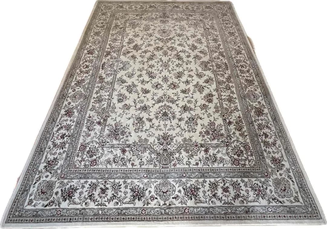 December McLean Online Auction: Fine Rugs, European Furniture & Estate Collections — auction photograph 2