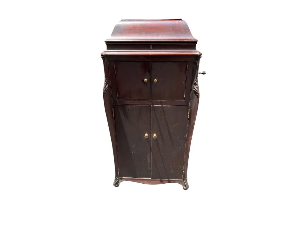Refined Living, Online Auction- Downsizing in Leesburg — auction photograph 5