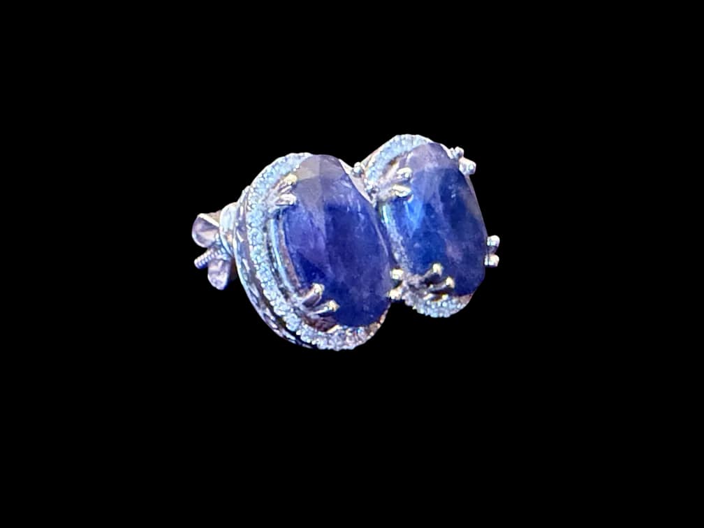 McLean Winter Estate: Jewels, Holiday Decor, Furniture, Arts & Rugs Online Auction — auction photograph 5