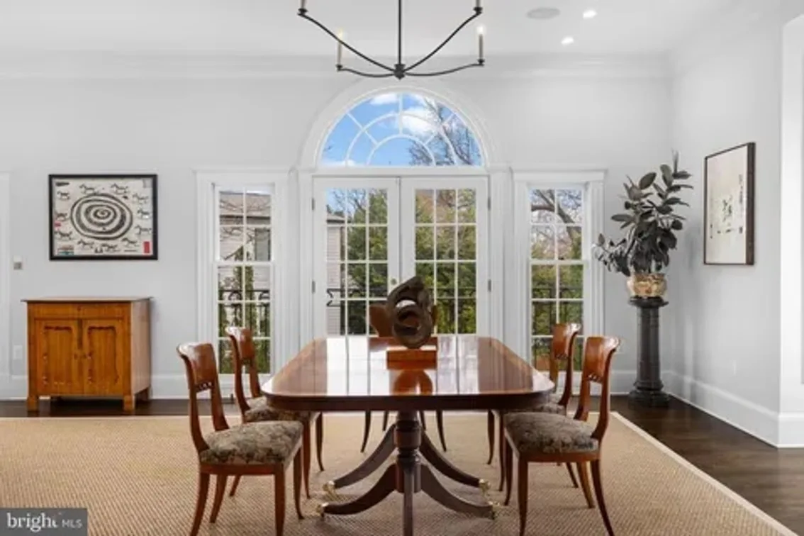 $2.8 Million McLean Mansion Luxury Downsizing Auction — auction photograph 6