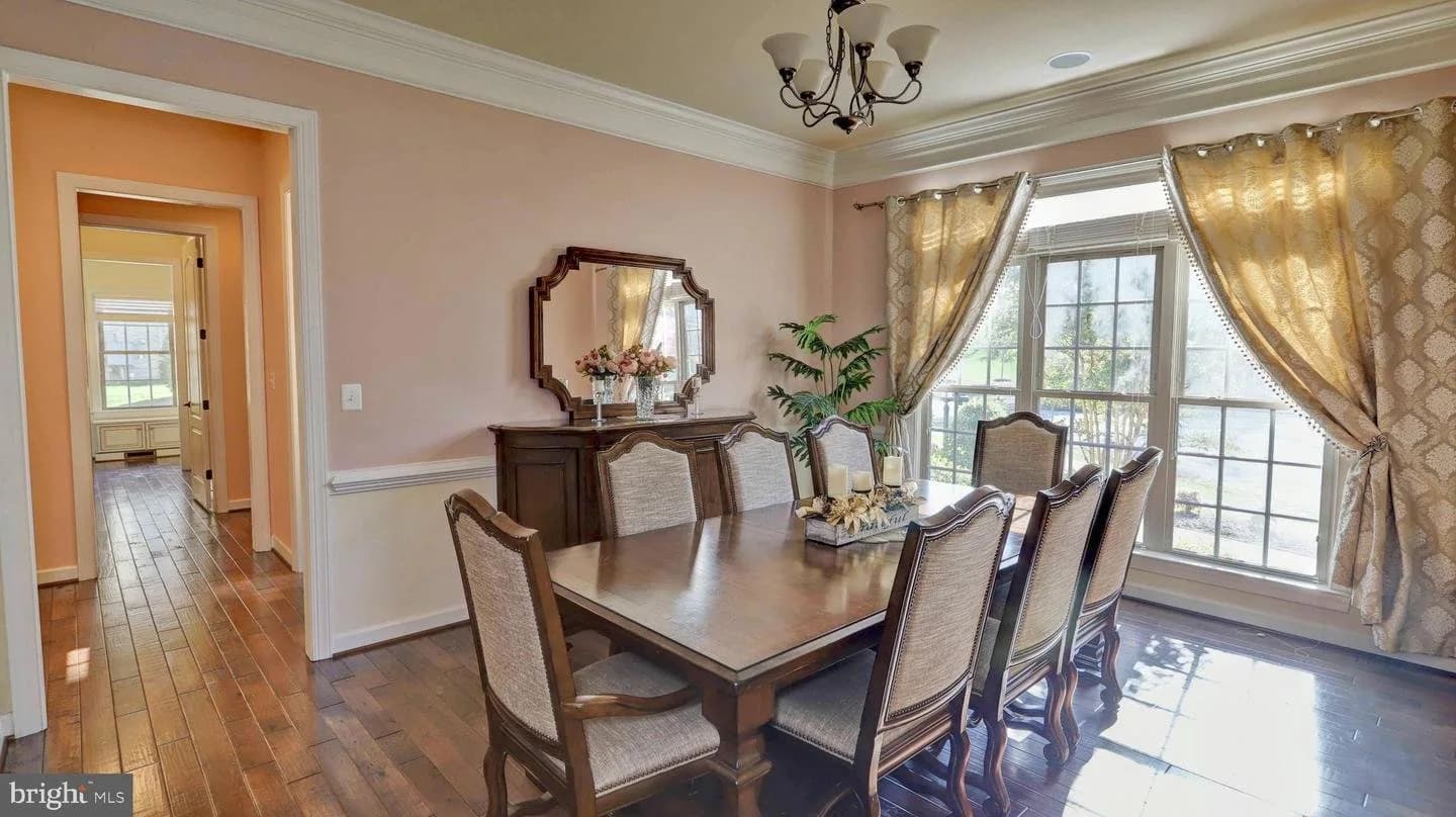 Vienna Maymont Mansion, Online Auction — auction photograph 3