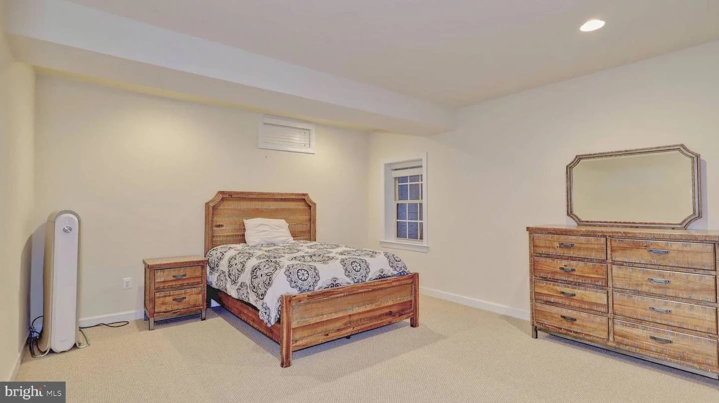 Vienna Maymont Mansion, Online Auction — auction photograph 7
