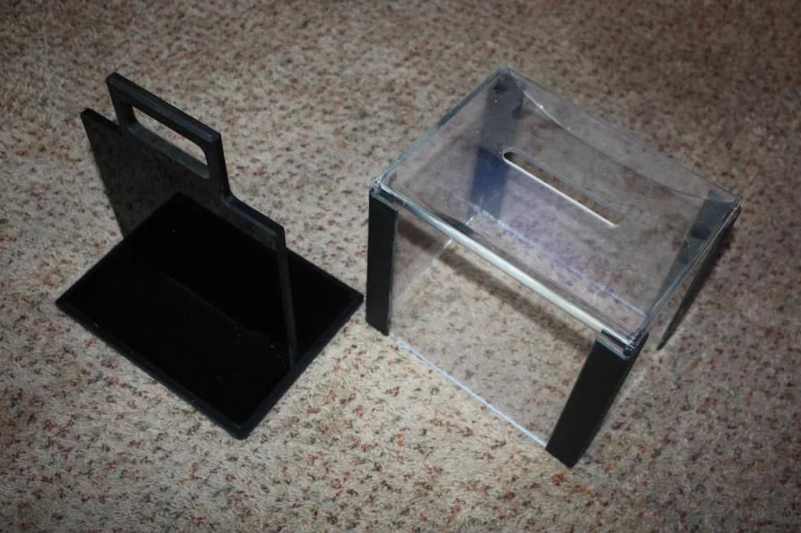 Jewelry, Art, and Decor Online Auction — auction photograph 2