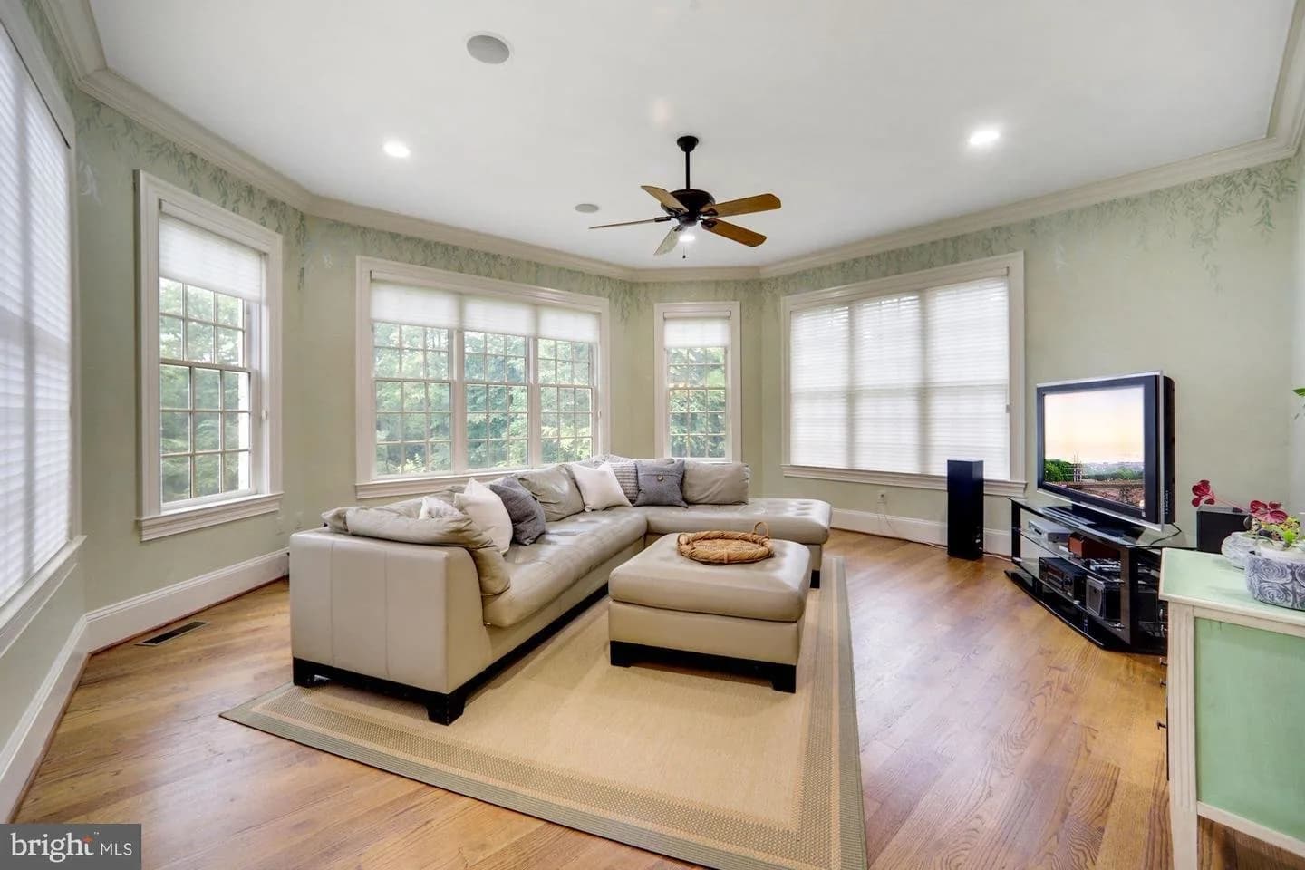 $2.7 Million McLean Mansion Downsizing Online Auction — auction photograph 5