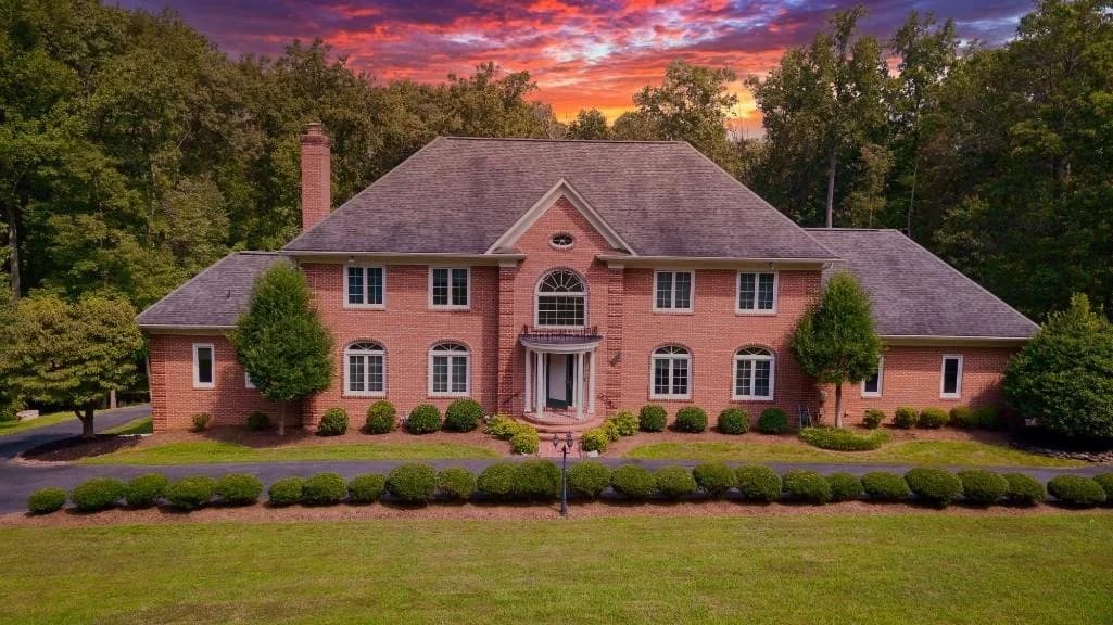 Shadowalk Manor Downsizing, Online Auction — auction photograph 2