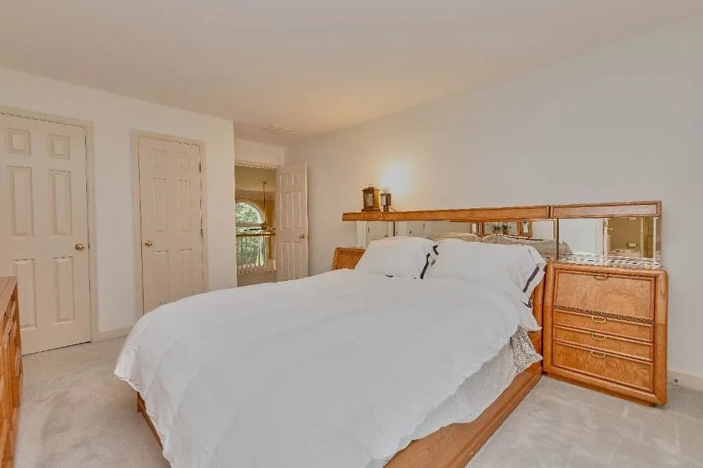 Shadowalk Manor Downsizing, Online Auction — auction photograph 10