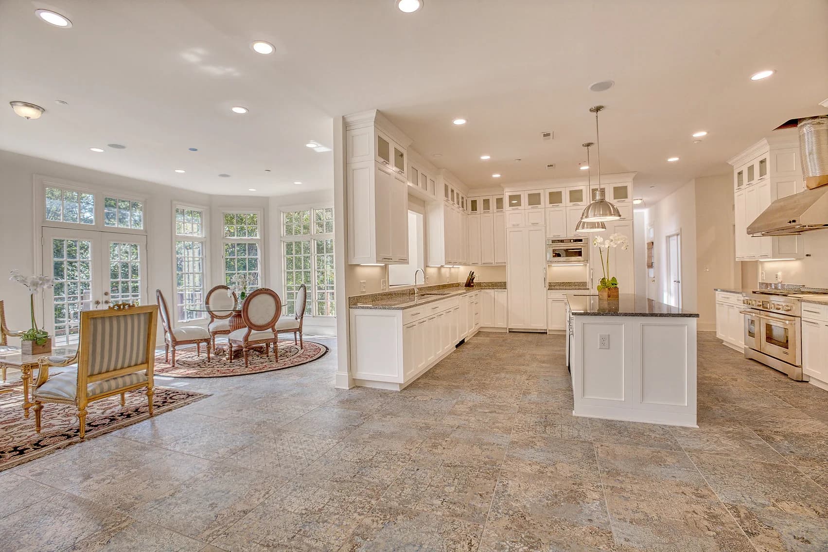 Potomac REAL ESTATE Online Auction, Palatine Manor — auction photograph 11