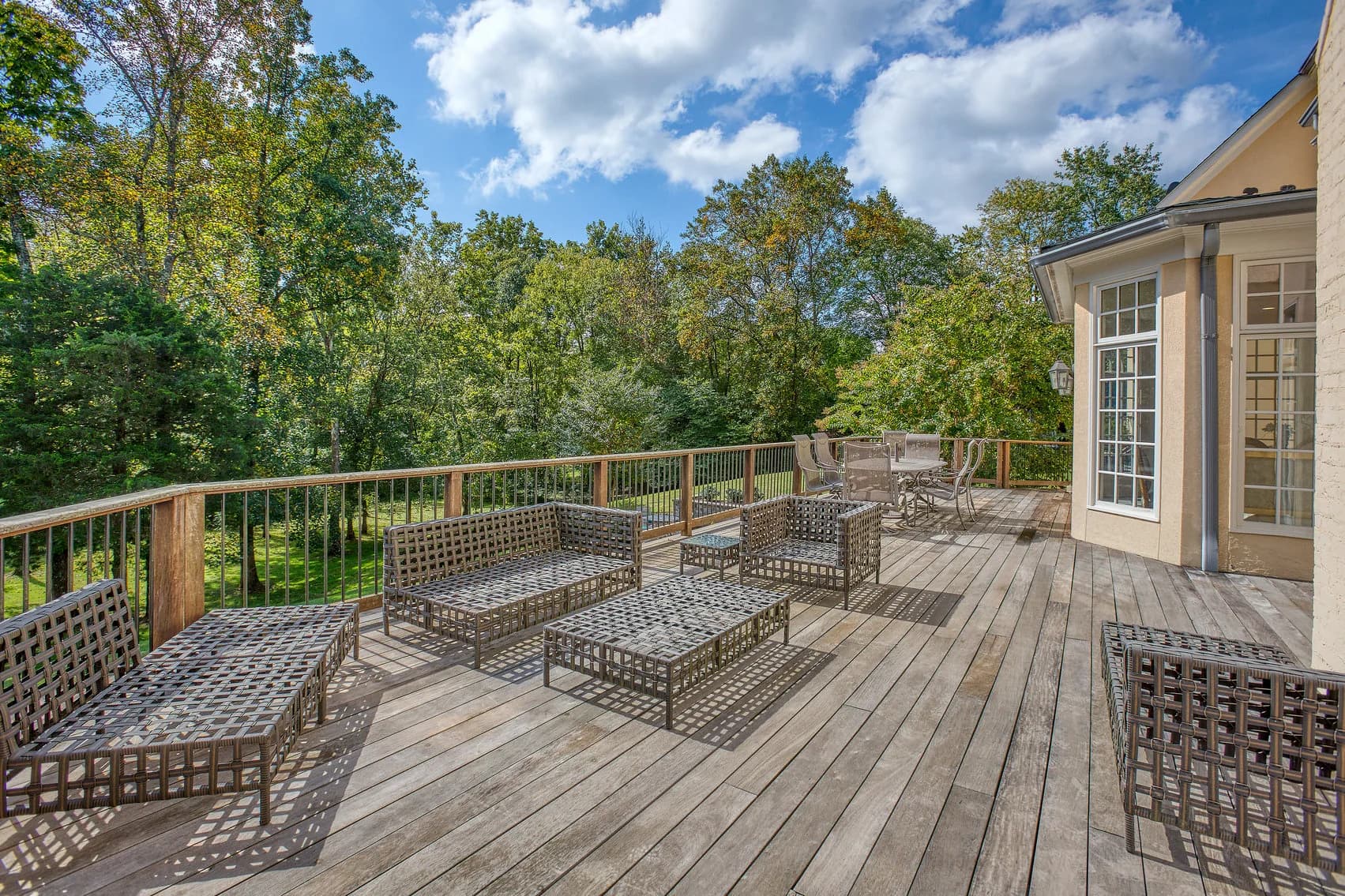 Potomac REAL ESTATE Online Auction, Palatine Manor — auction photograph 12