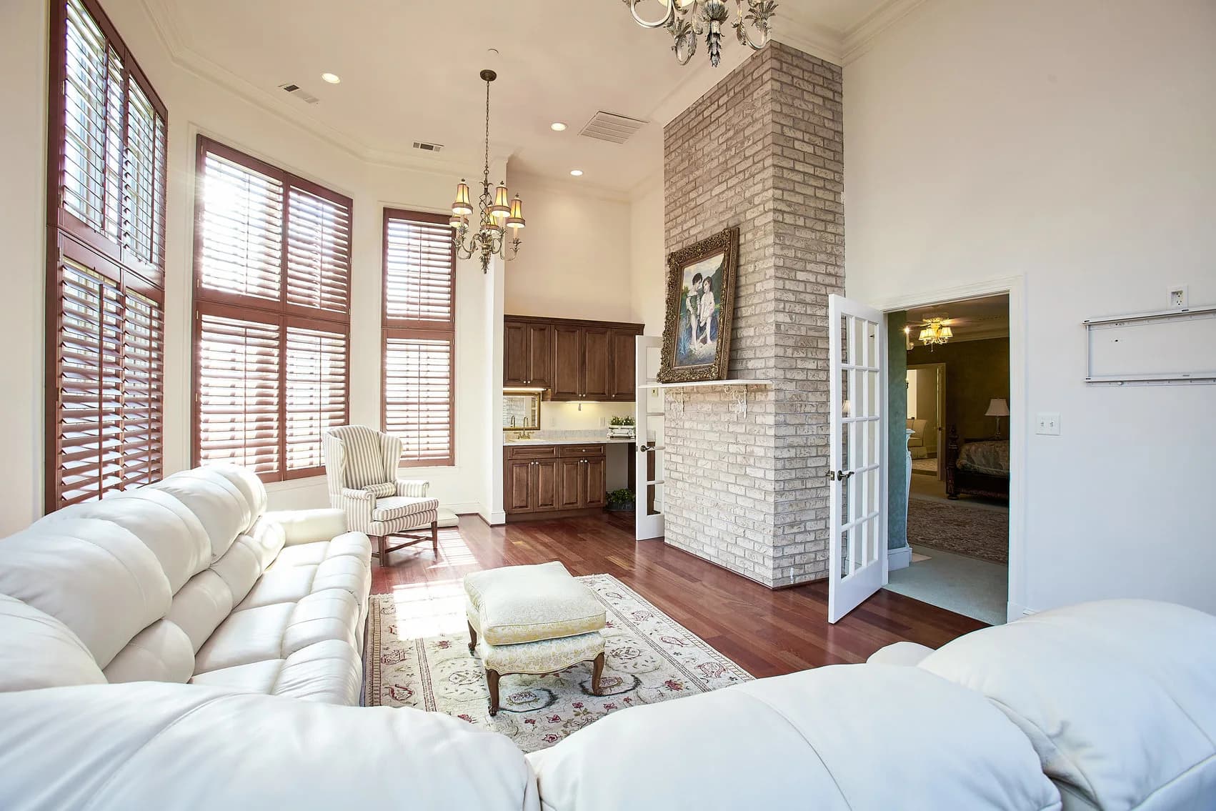 Potomac REAL ESTATE Online Auction, Palatine Manor — auction photograph 14