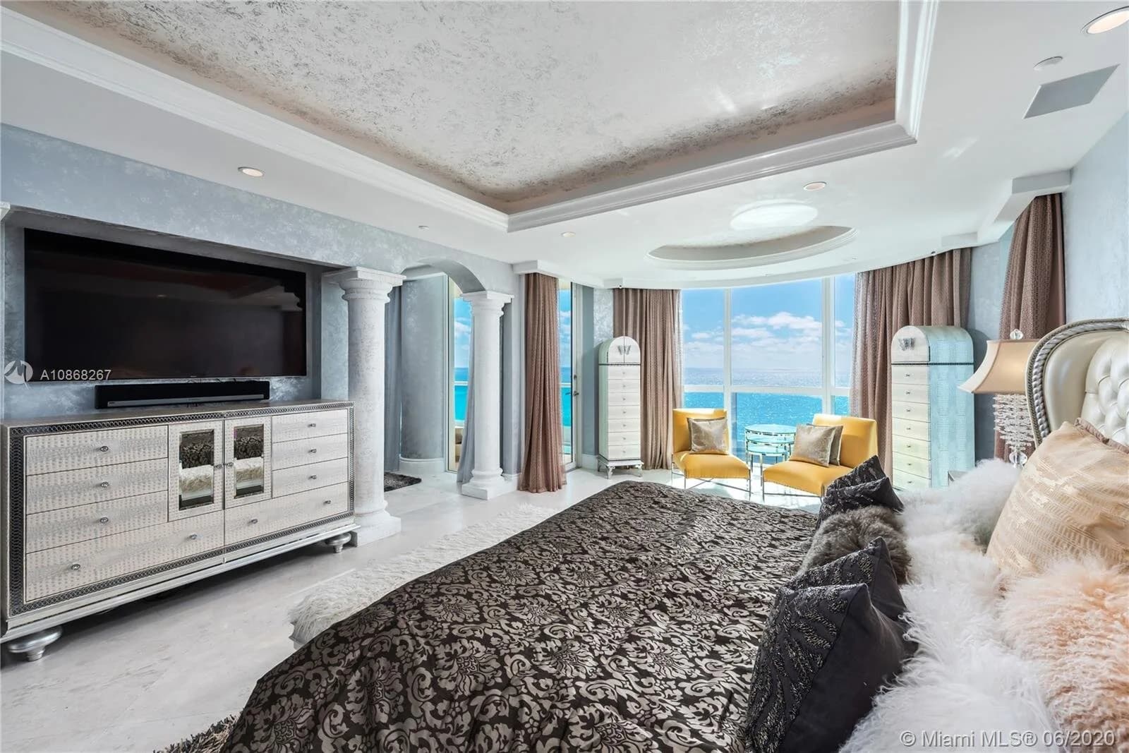 Miami Beach $4.5 M Penthouse, Online Downsizing Auction — auction photograph 5