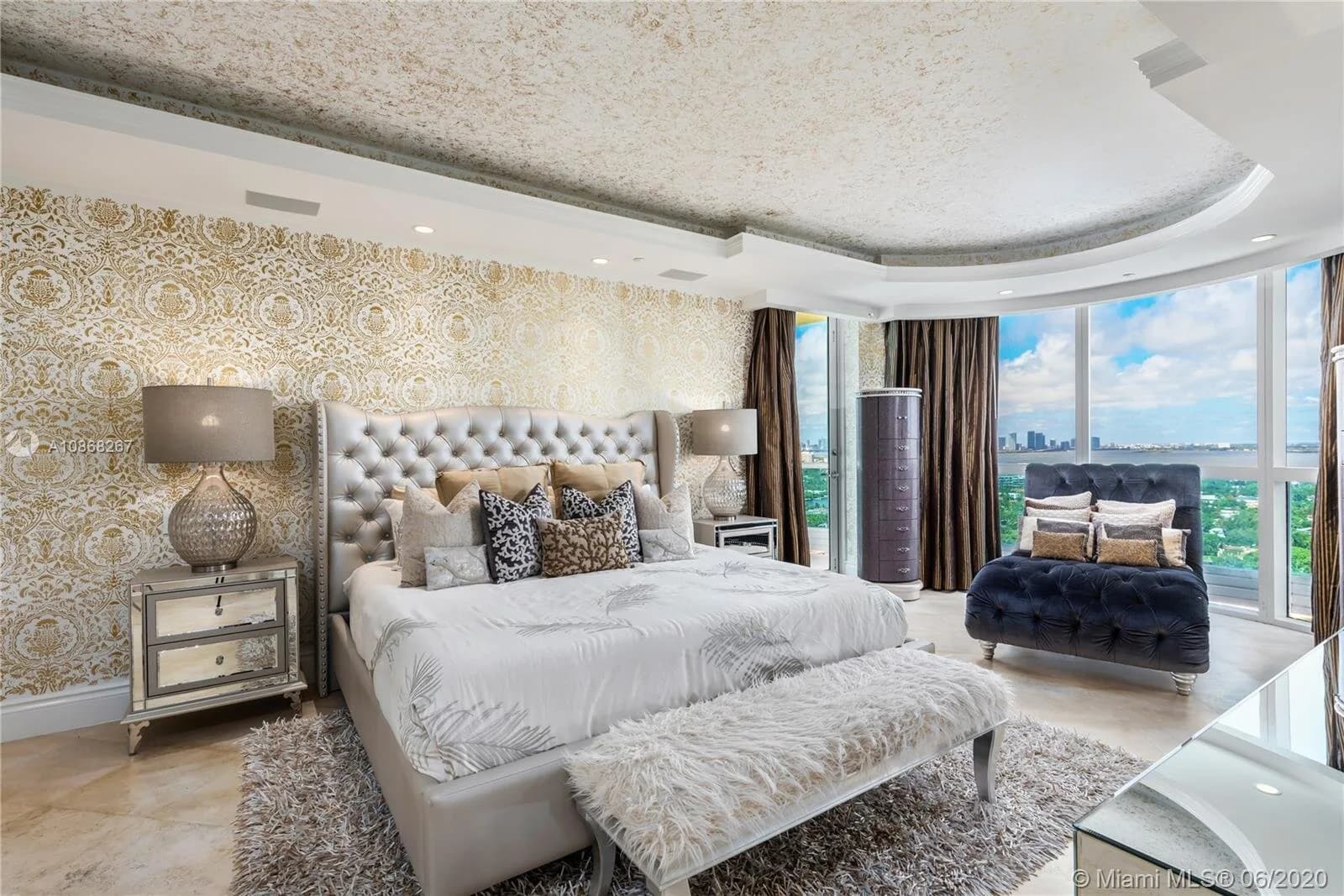 Miami Beach $4.5 M Penthouse, Online Downsizing Auction — auction photograph 8