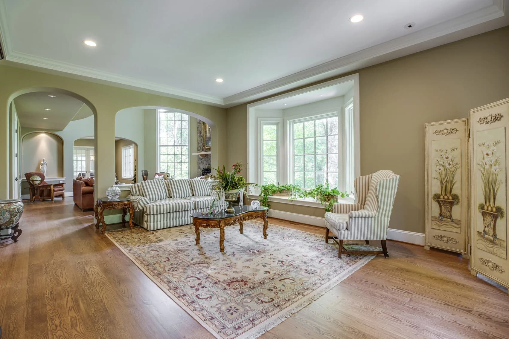 15,000 SF Luxury Springfield Mansion, Downsizing Online Auction — auction photograph 11