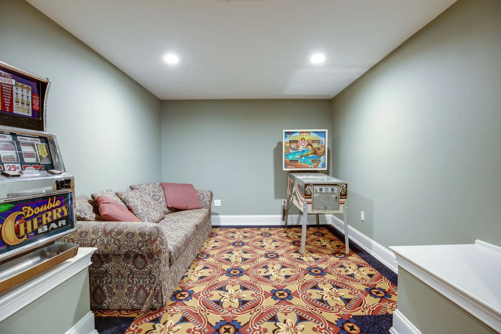 15,000 SF Luxury Springfield Mansion, Downsizing Online Auction — auction photograph 17