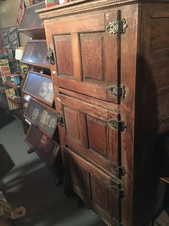 Reserve Mansion, McLean Downsizing Online Auction — auction photograph 3
